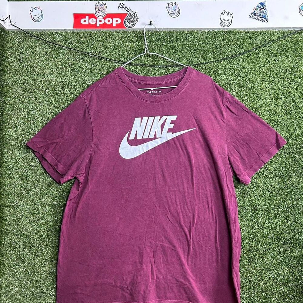Nike Men's Burgundy and Purple T-shirt